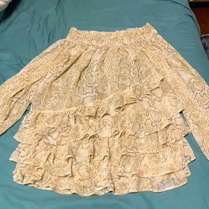 Cute top, shoulder off